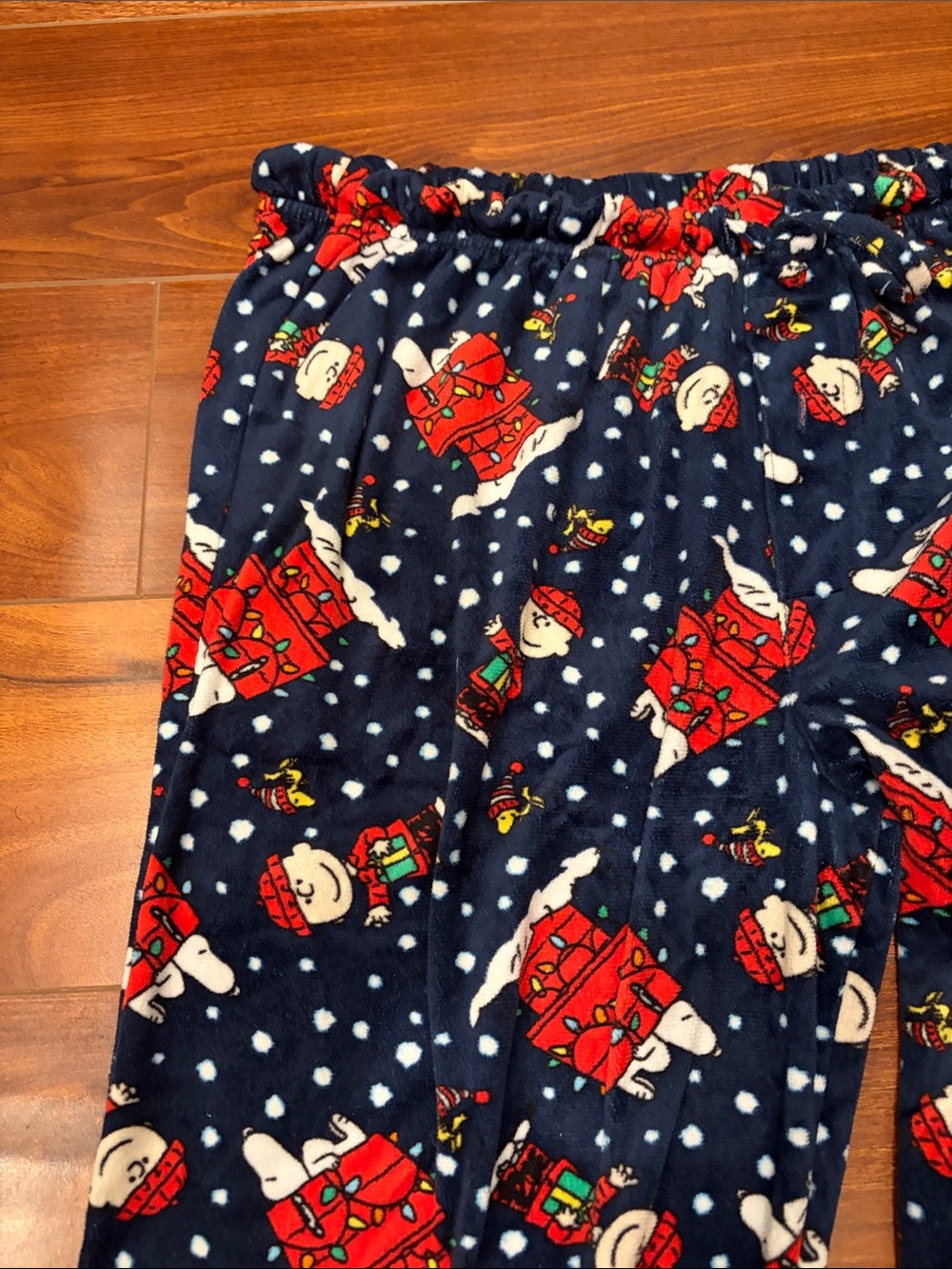 Peanuts Charlie, Snoopy, and Woodstock pajama pants in size small. - Picture 7 of 8